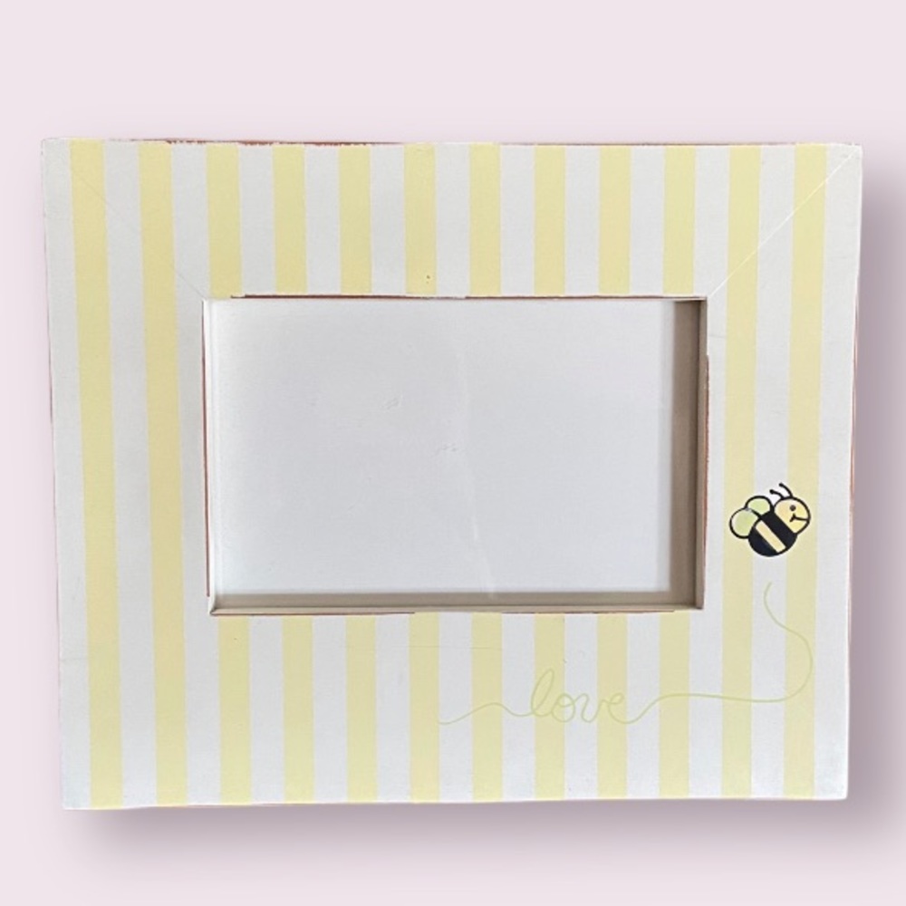 Wendy Bellissimo Honey Bee Collection
Picture Frame w/ Stripes and Love with Bee